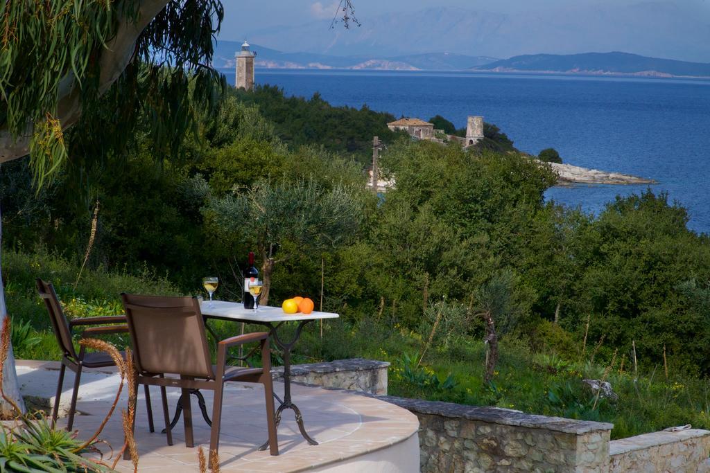 Martini Waterfront Suites Fiskardo Exterior foto