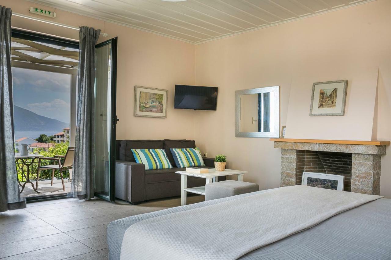Martini Waterfront Suites Fiskardo Exterior foto
