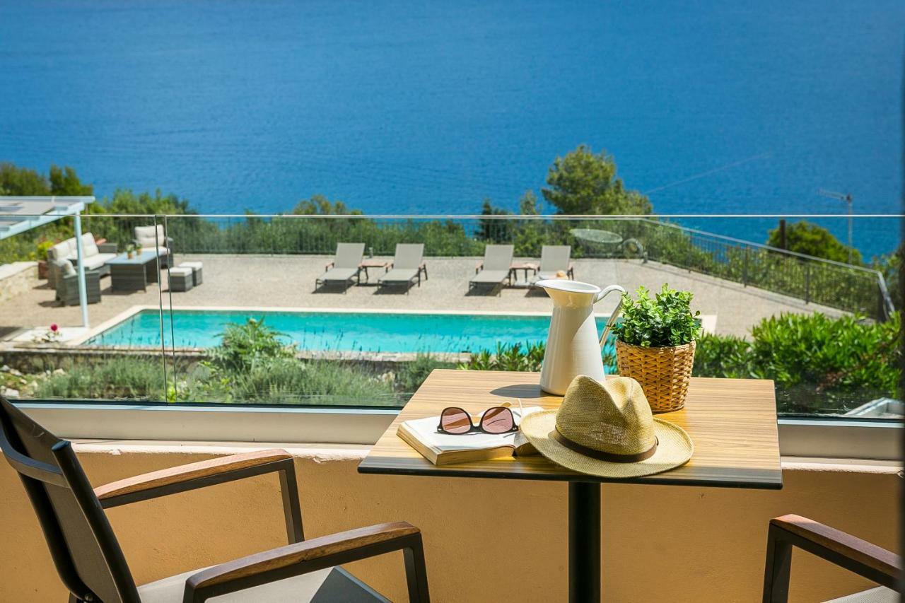 Martini Waterfront Suites Fiskardo Exterior foto