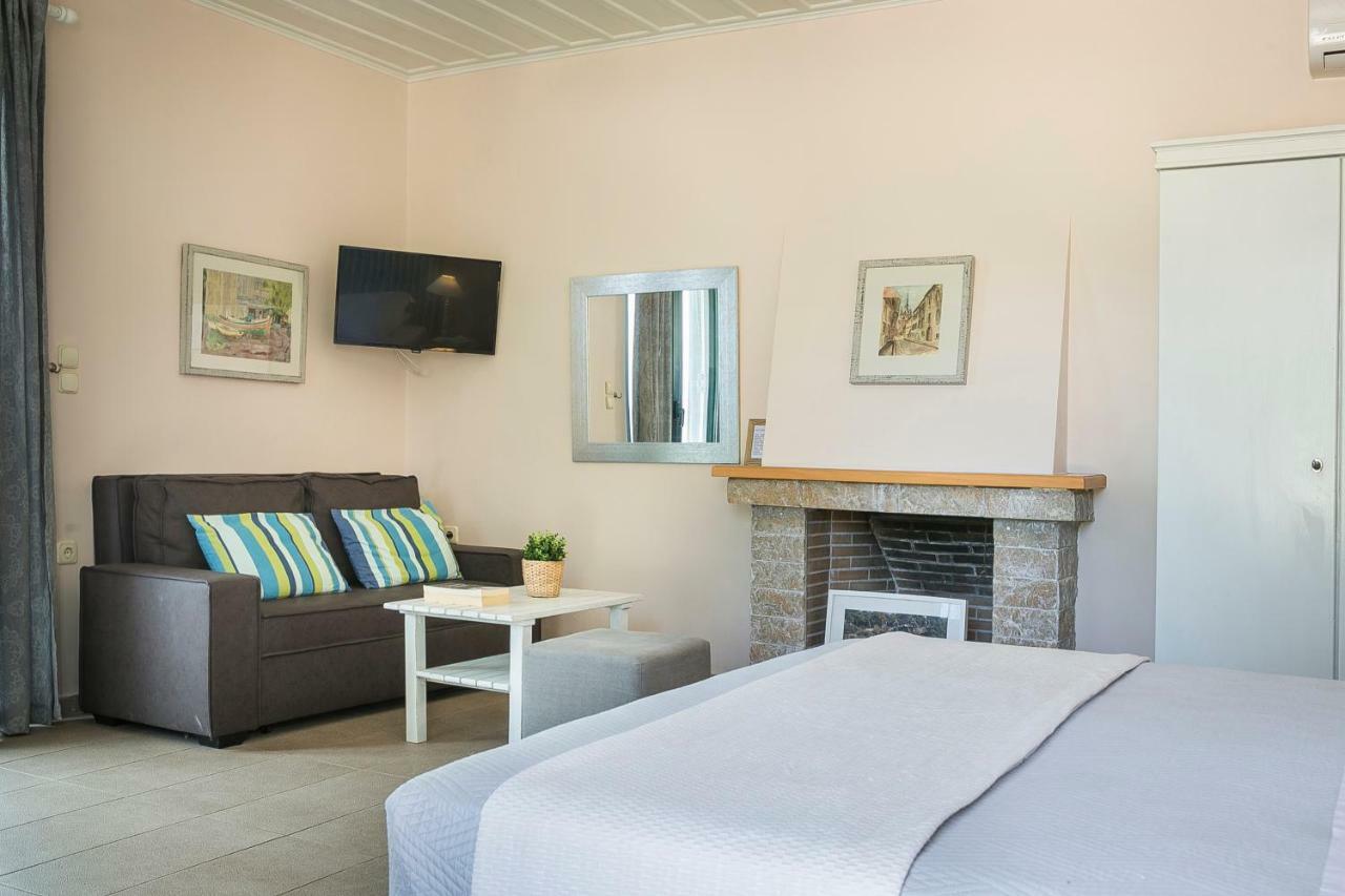 Martini Waterfront Suites Fiskardo Exterior foto