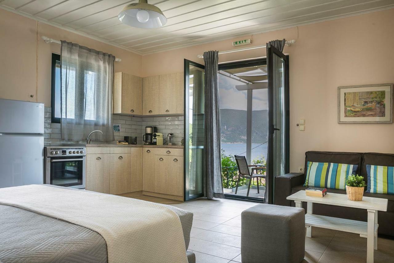 Martini Waterfront Suites Fiskardo Exterior foto